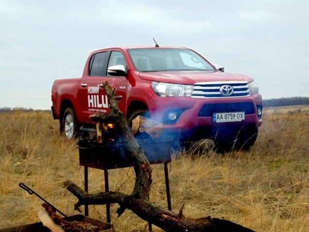 -  Toyota HILUX  25 !