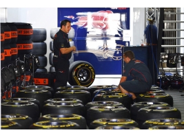 Pirelli      FIA  - 