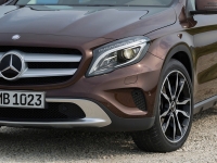  Mercedes-Benz         GLA