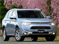     40 000 Mitsubishi Outlander PHEV