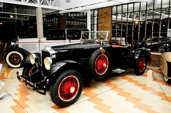 Stutz BB Blackhawk Boattail Speedster